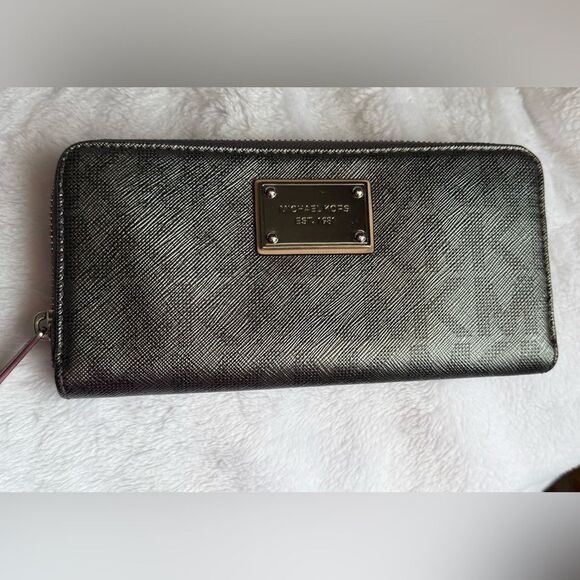 Michael Kors Monogram Jet Set Zip Around Wallet - Picture 2 of 7